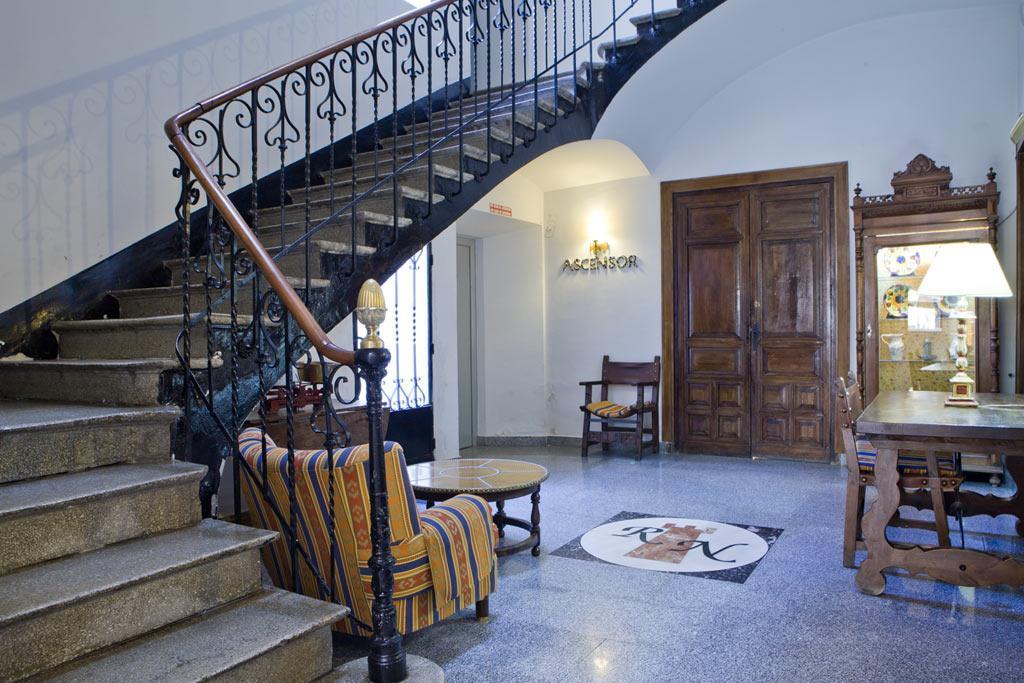 Hotel Rey Nino Ávila エクステリア 写真
